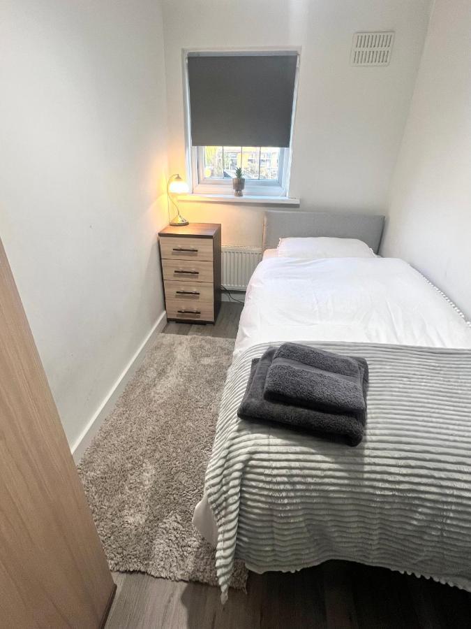 Lovely Single Room Londra Esterno foto